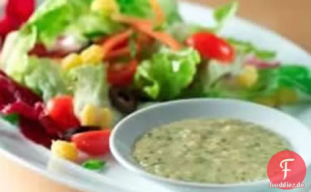 Grüner Salat mit Posole und Cremiger Koriander-Limetten-Vinaigrette