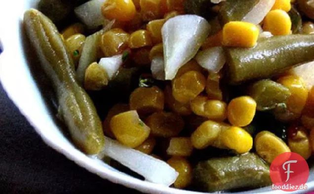 Frischer Mais und grüner Bohnensalat