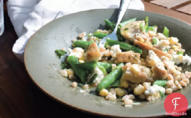 Huhn, Grüne Bohnen, Mais, und Farro-Salat mit Ziegenkäse
