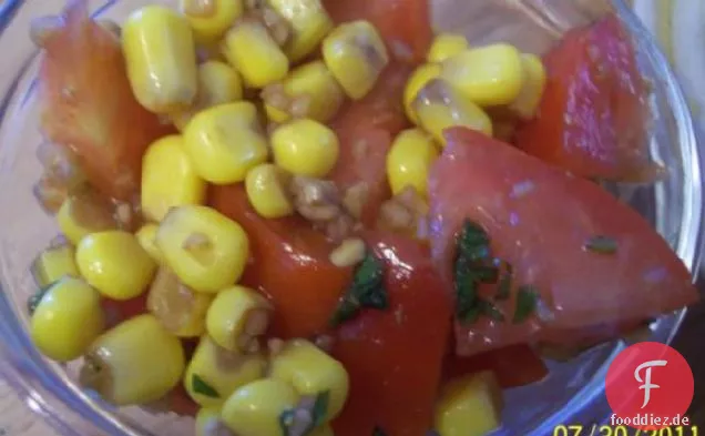 Mais-, Tomaten-Basilikumsalat