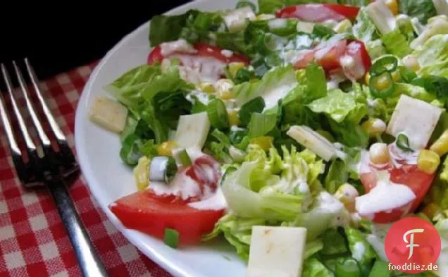 Gehackter Salat mit würzigem Buttermilchdressing