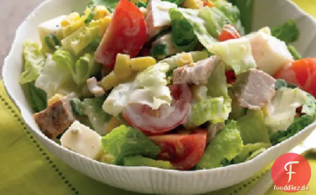 Gehackter Salat mit würzigem Schweinefleisch und Buttermilchdressing