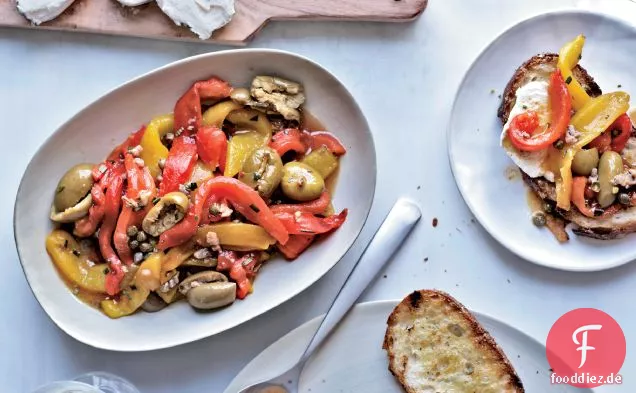 Sardellen- und gerösteter Pfeffersalat mit Ziegenkäse
