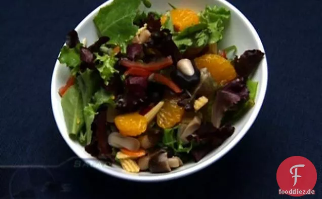 Asiatischer Salat mit Sesamdressing