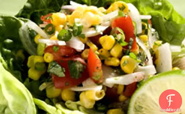 Mais, süße Zwiebel und Tomatensalat