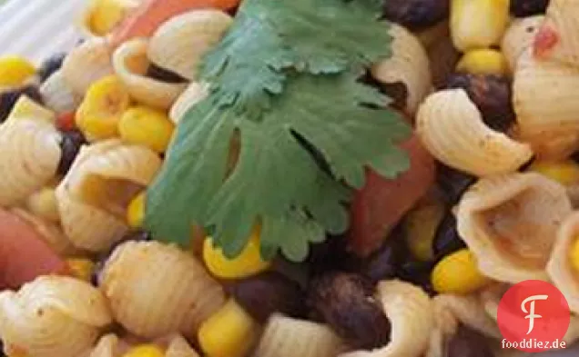 Pikante südliche Pasta und Bohnensalat