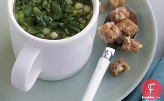 Grüne Zwiebel-Brunnenkresse-Suppe mit Käsecroutons