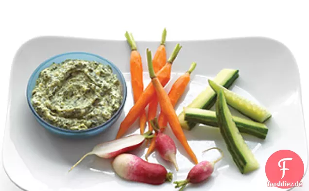 Cremiger Spinat und Süßzwiebeldip mit Crudites