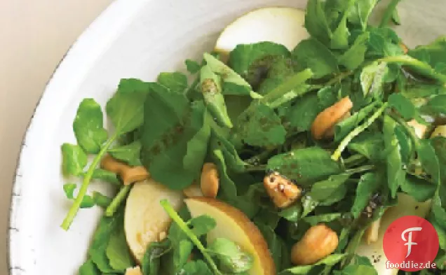 Brunnenkresse, Birne und Cashew-Salat