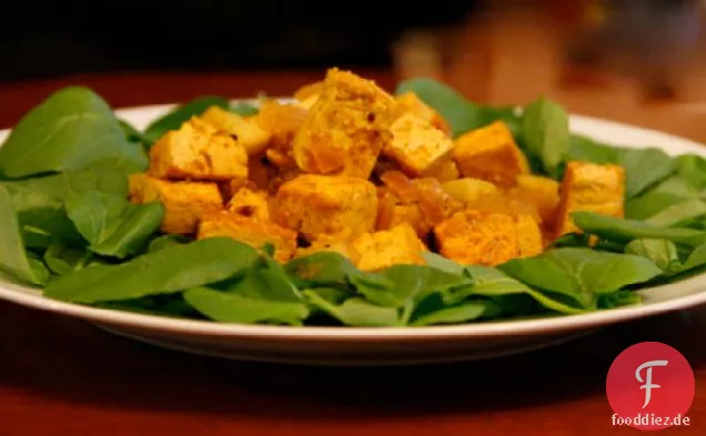 Curry-Tofu über Brunnenkresse