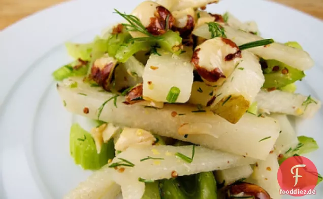 Birnen-Haselnuss-Salat