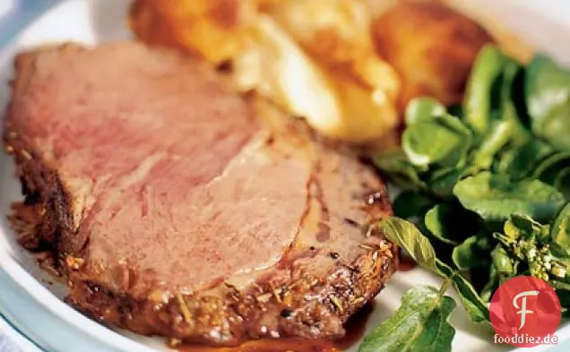 Beef Rib Roast und Yorkshire-Pudding, vom Grill