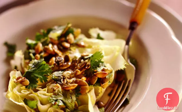 Escarole Herzen mit Zitrone Kürbiskern Vinaigrette