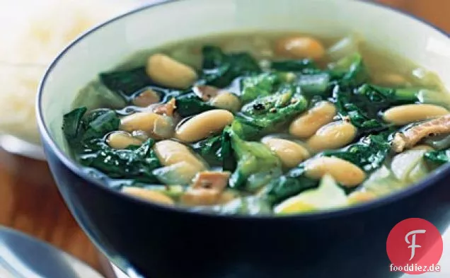 Escarole und weiße Bohnensuppe