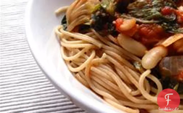 Penne Pasta mit Cannellini Bohnen und Escarole