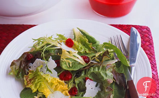 Rot-grüner Salat mit Cranberry-Vinaigrette