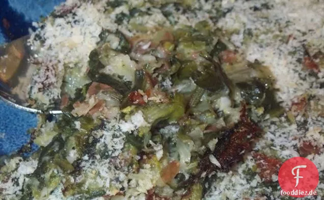 Rote Escarole und weiße Bohnensuppe