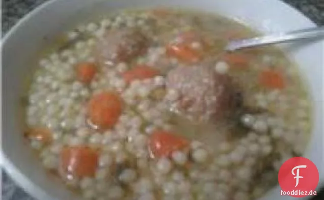 Minestra (Escarole und kleine Fleischbällchen Suppe)