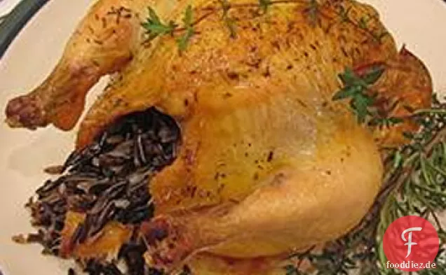 Spiel Huhn Gefüllt mit Wildreis und Pilzen