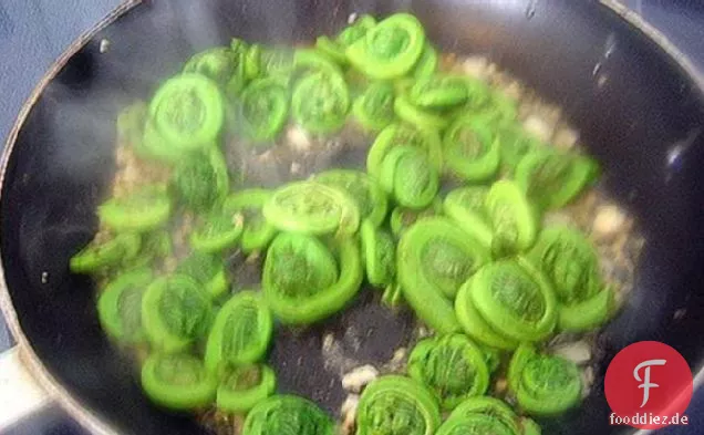 Fiddlehead Farne Mit Escargot Butter