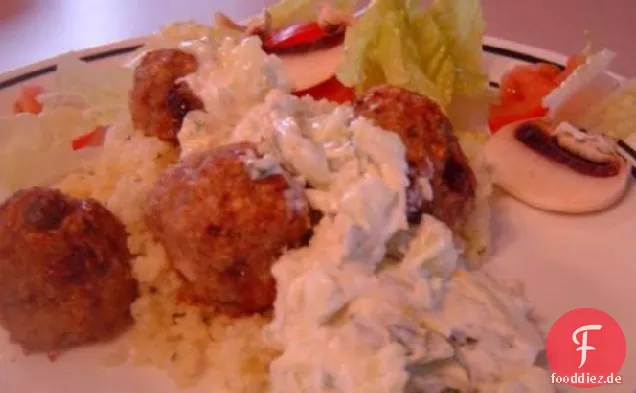Lammfleischbällchen mit Gurken, Joghurt und Couscous