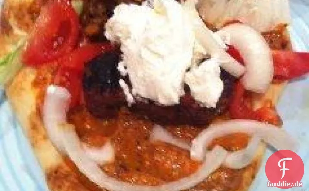 Cevapcici S Ajvarom ( Balkan-Landwurst)