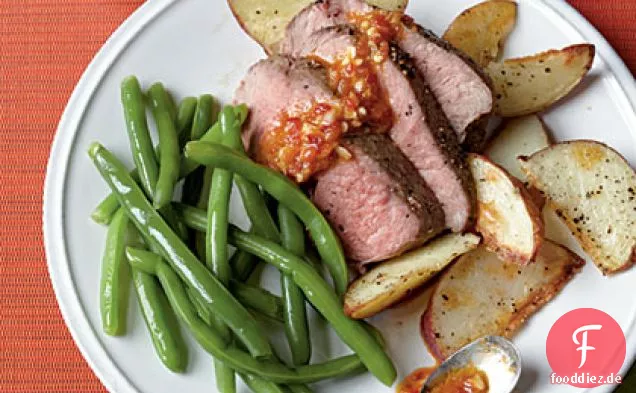 Gebratene Lammkeule mit Chile-Knoblauch-Sauce