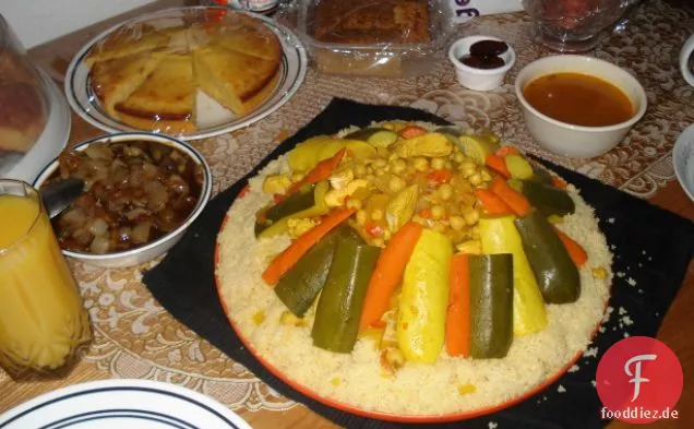 Marokkanische Ramadan-Couscous Mit Fleisch und Gemüse
