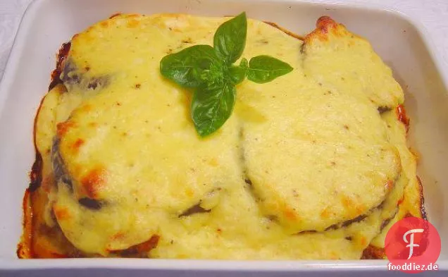 Moussaka Mit Halloumi und Ricotta-Käse Topping