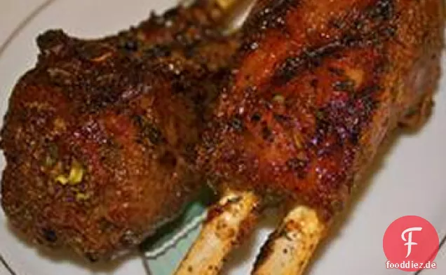 Gegrilltes Lamm mit brauner Zuckerglasur