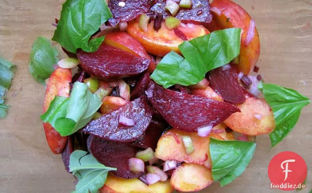 Pfirsich und gerösteter Rübensalat
