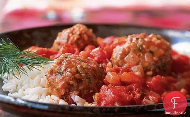 Bulgur und Lammfleischbällchen in Tomatensauce