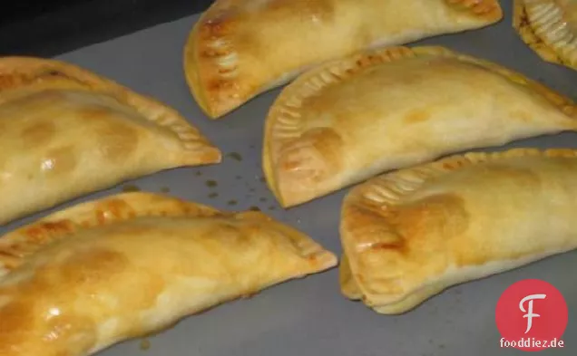 Jamaikanische Pasteten; Rindfleisch, Huhn oder Lamm