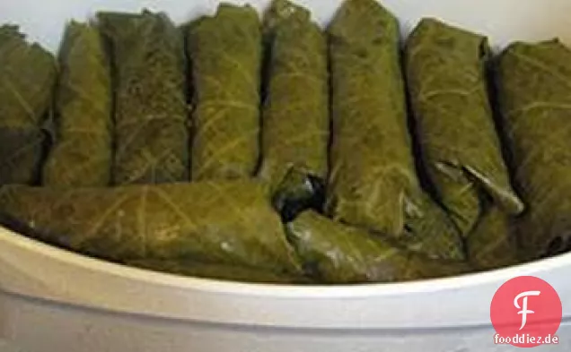 Gefüllte Weinblätter (Dolmades)