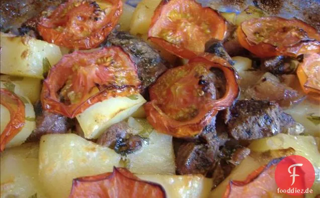 Tave (Zypriotisches gebackenes Lamm und Kartoffeln mit Kreuzkümmel und Tomaten)