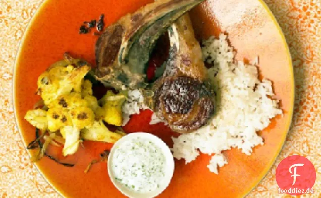Lammkoteletts mit Curry-Blumenkohl und Joghurtsauce