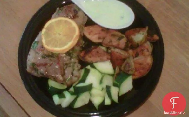 Gegrillte Baby-Lammkoteletts mit Orangen-Minze-Joghurtsauce