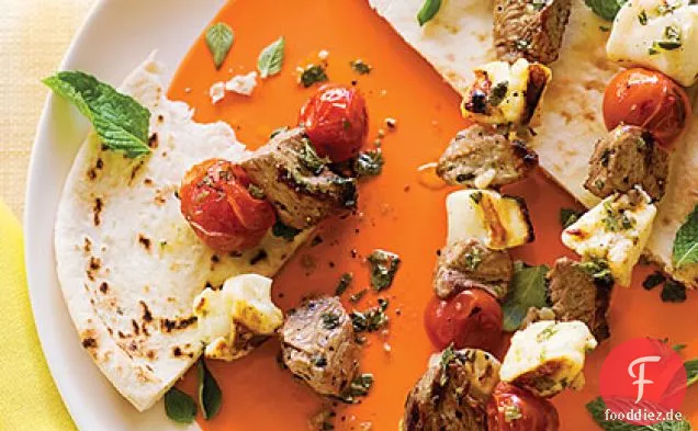 Gegrilltes Lamm und Halloumi Kebabs