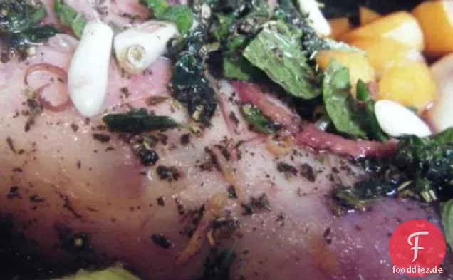 Schmorbraten Lamm mit Rotweinkräutern und Gemüse