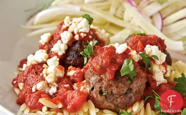 Griechische Pasta mit Fleischbällchen