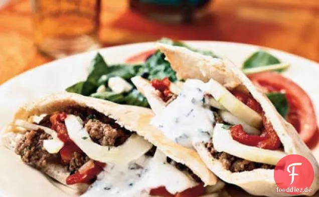 Lamm Pitas mit Zitronen-Minze-Sauce