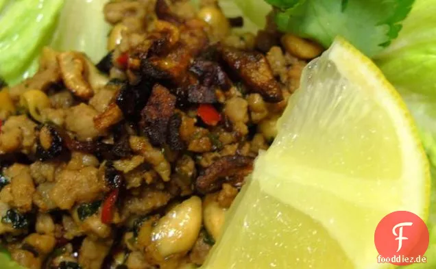 Süßes Chili-Schweinefleisch in Salatbechern