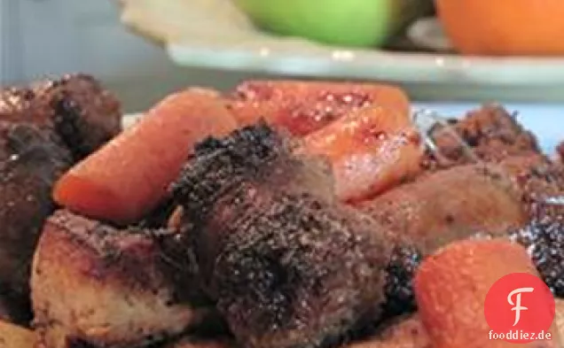 Knuspriges ofengeröstetes Rosmarinhähnchen mit Wurst und Kartoffeln