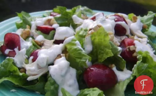 Gebratener Hühnersalat mit Kirschen und Ziegenkäse-Dressing