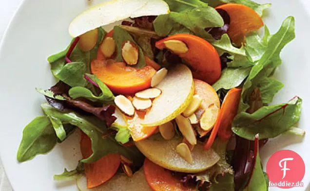 Asiatische Birne, Persimmon und Mandelsalat