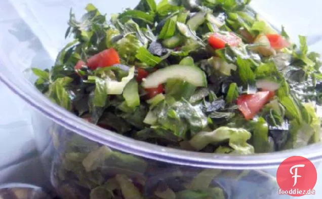 Tomaten, Gurken und grüner Pfeffer gehackten Salat