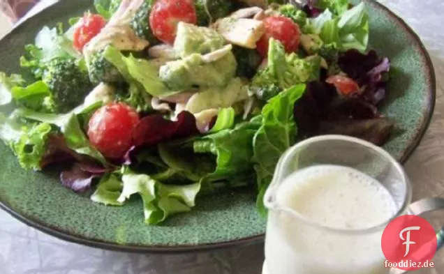 Super Veggie Salat mit cremigem Mandeldressing