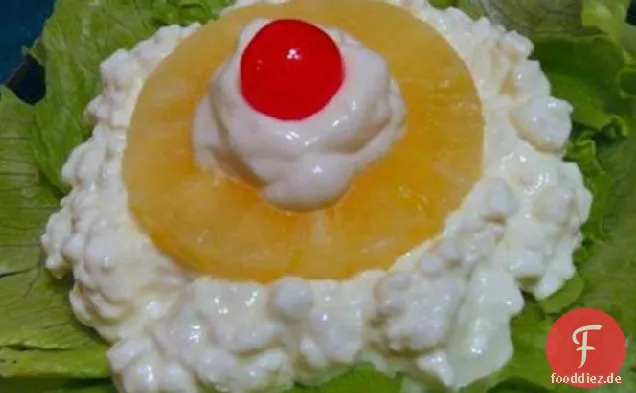 Einfacher eleganter Hüttenkäse-Ananassalat
