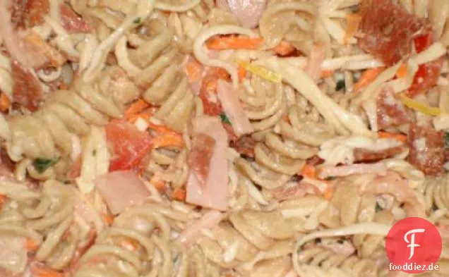 Truthahn, Speck Nudelsalat mit Zitronen-Basilikum-Dressing