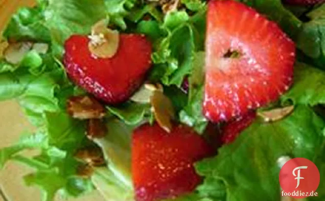 Nussiger Erdbeersalat